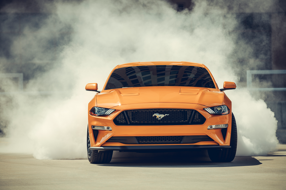 Ford Mustang in color twister orange