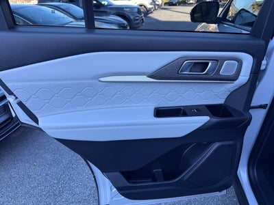 2025 Ford Explorer Platinum