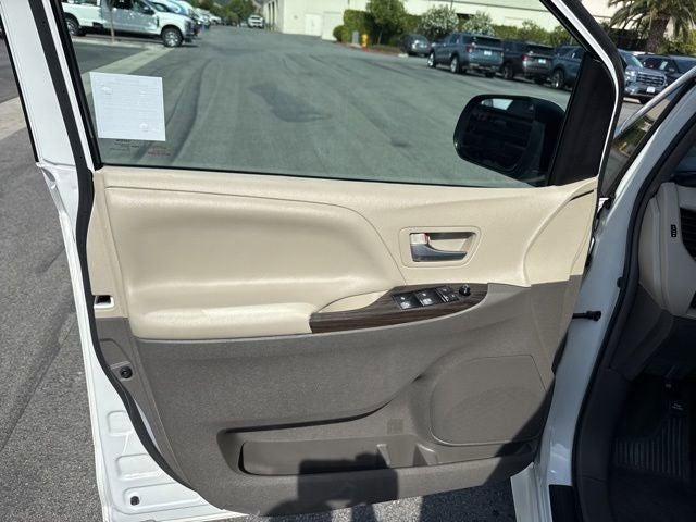 2017 Toyota Sienna XLE 7 Passenger