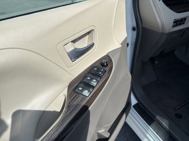 2017 Toyota Sienna XLE 7 Passenger