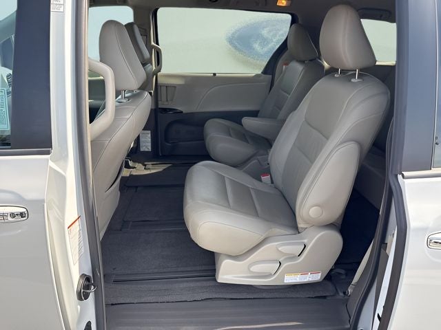 2017 Toyota Sienna XLE 7 Passenger