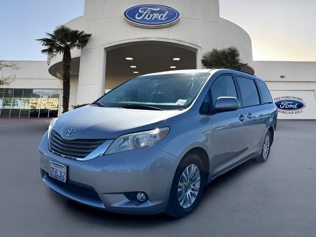 2014 Toyota Sienna XLE 8 Passenger