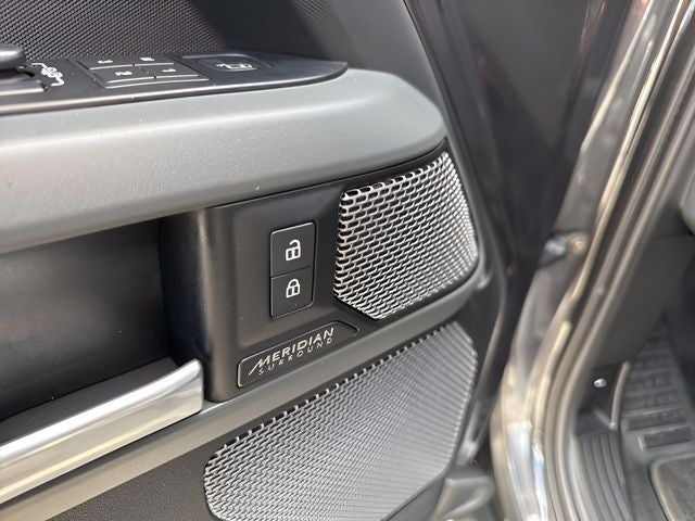 2022 Land Rover Defender 110 X-Dynamic SE