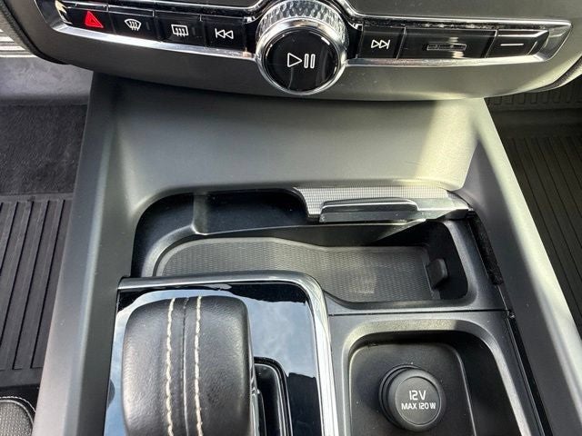 2020 Volvo XC60 Hybrid T8 R-Design