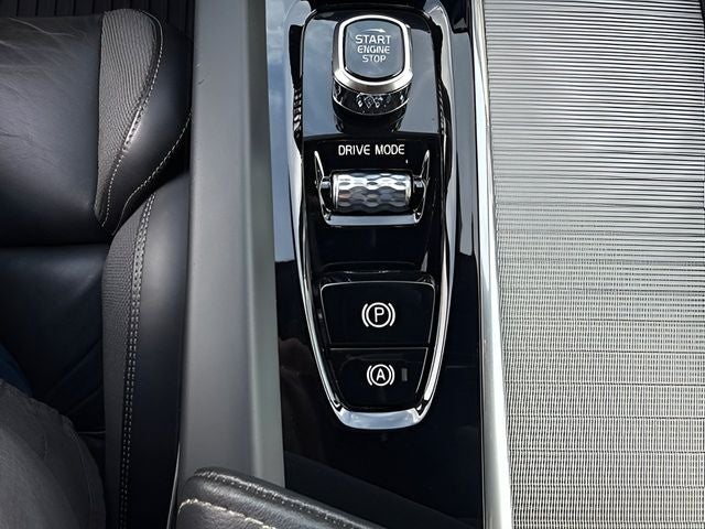 2020 Volvo XC60 Hybrid T8 R-Design