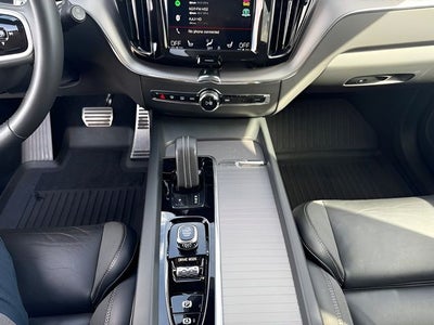 2020 Volvo XC60 Hybrid T8 R-Design